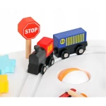 dreveny-interaktivni-stolek-s-autodrahou03-600×500