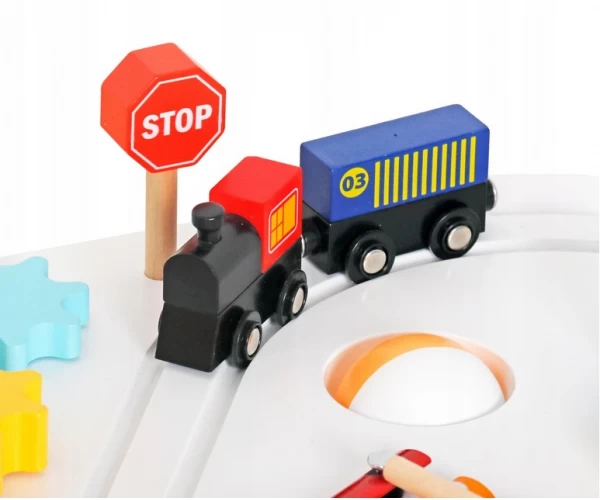 dreveny-interaktivni-stolek-s-autodrahou05-600x500