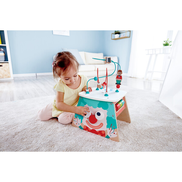 e1813light-upcircusactivitycubewithchild-1-s