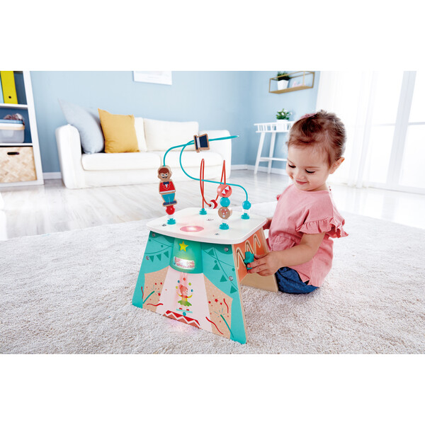 e1813light-upcircusactivitycubewithchild-2-s